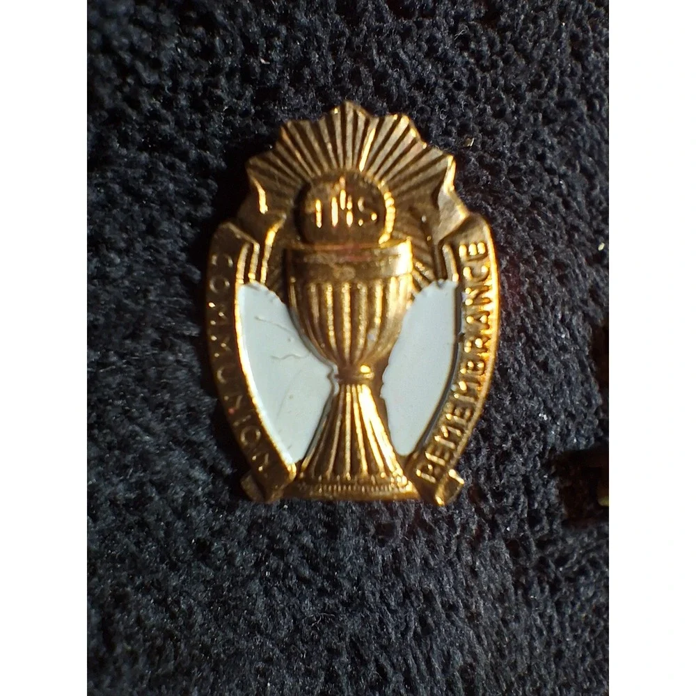 Vintage First Holy Communion Remembrance Pin and Faux Pearl Lapel Pin Set Gold